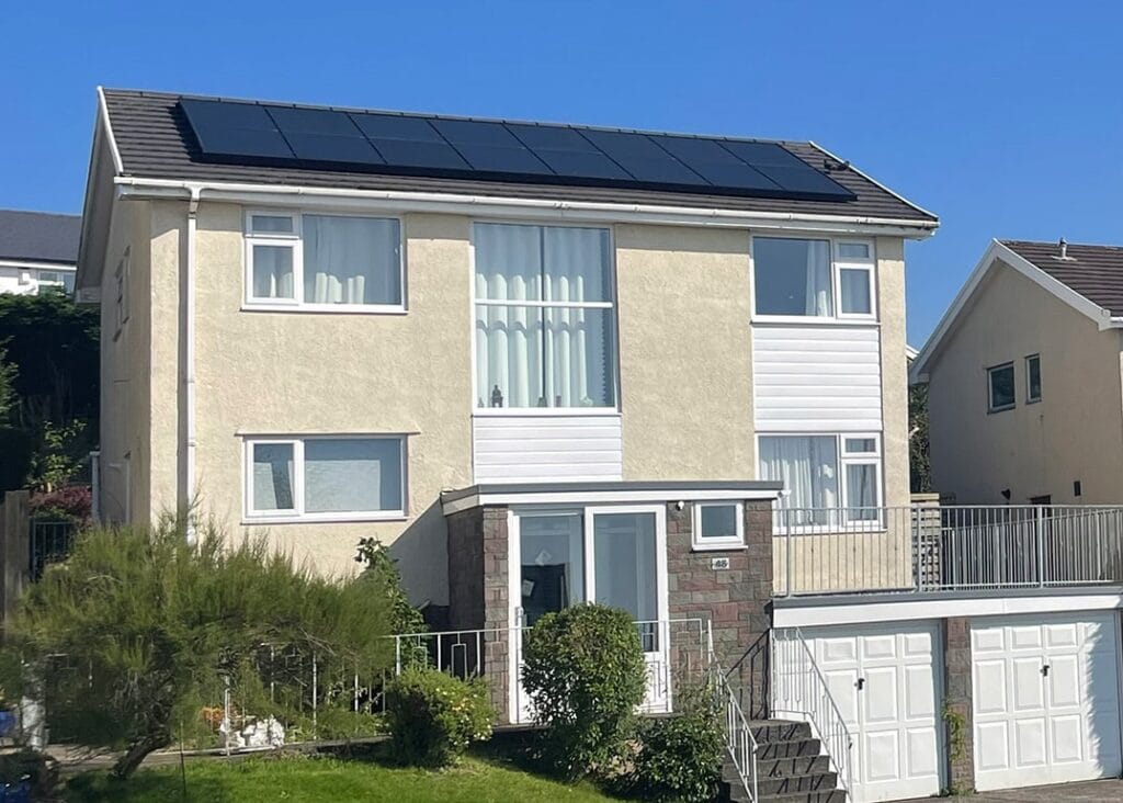 On roof panels with bird barrier